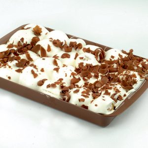 Italienische Schokoladen-Profiteroles Bianco